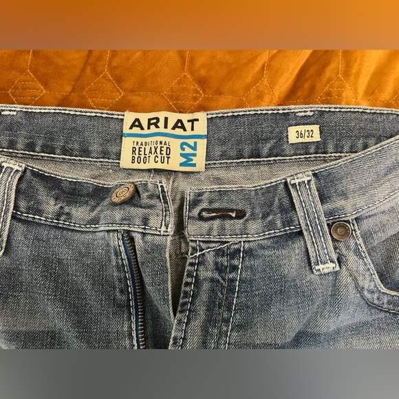 Men’s Ariat relaxed bootcut jeans - Picture 2 of 3